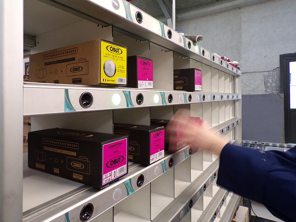 Meubles et étagères pour mise en stock et gestion des retours
