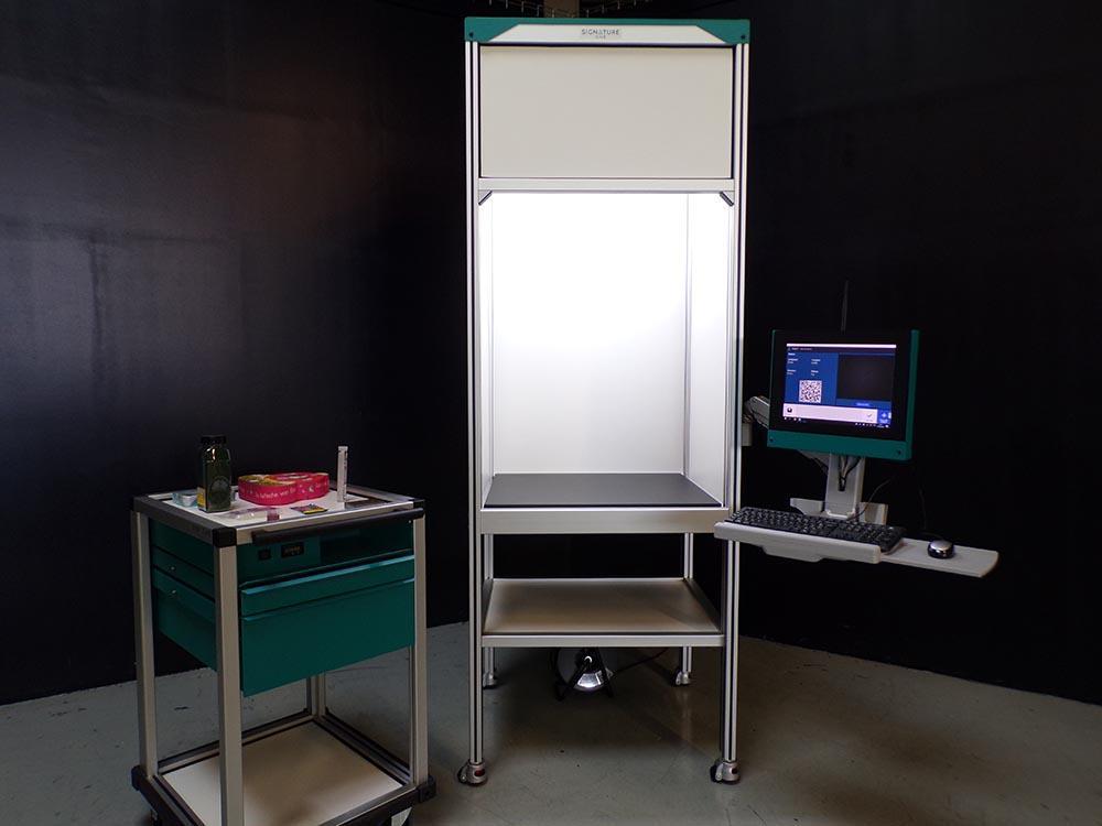 Armoire équipée d'une caméra pour réalisation de photos