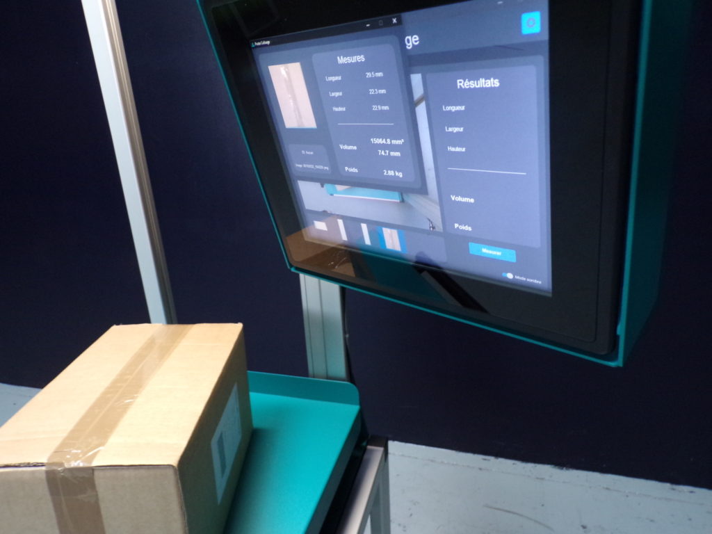 Ecran avec application Signature One sur le poste de colisage intégrant la vision : stockage des photos de chaque colis déposé.