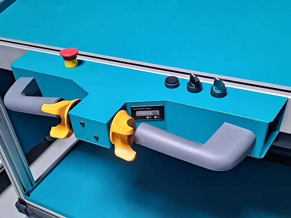 Poignée de commande ergonomique des chariots de picking intelligents