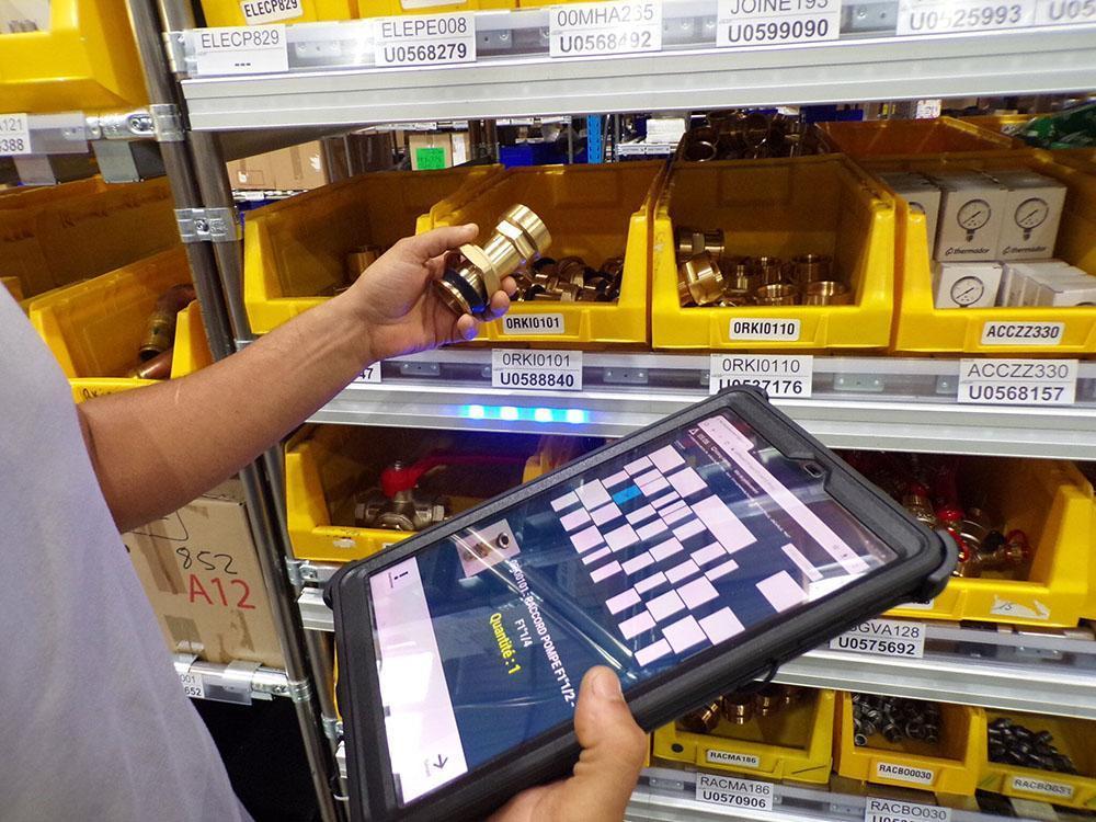 Pick to light et Solution IT sur un meuble de tri