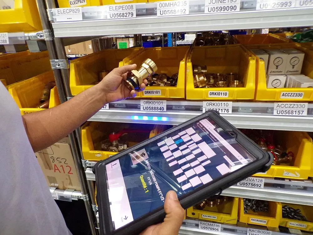 Pick to light et Solution IT sur un meuble de tri