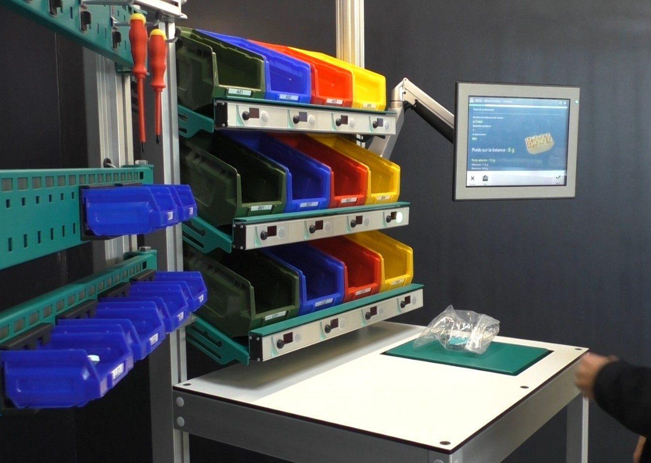 Poste de montage pour logistique de fabrication industrielle