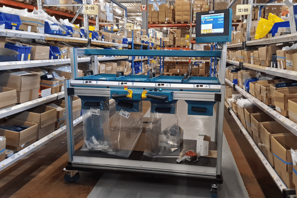 Chariot kitting 4 emplacements avec contrôle pondéral