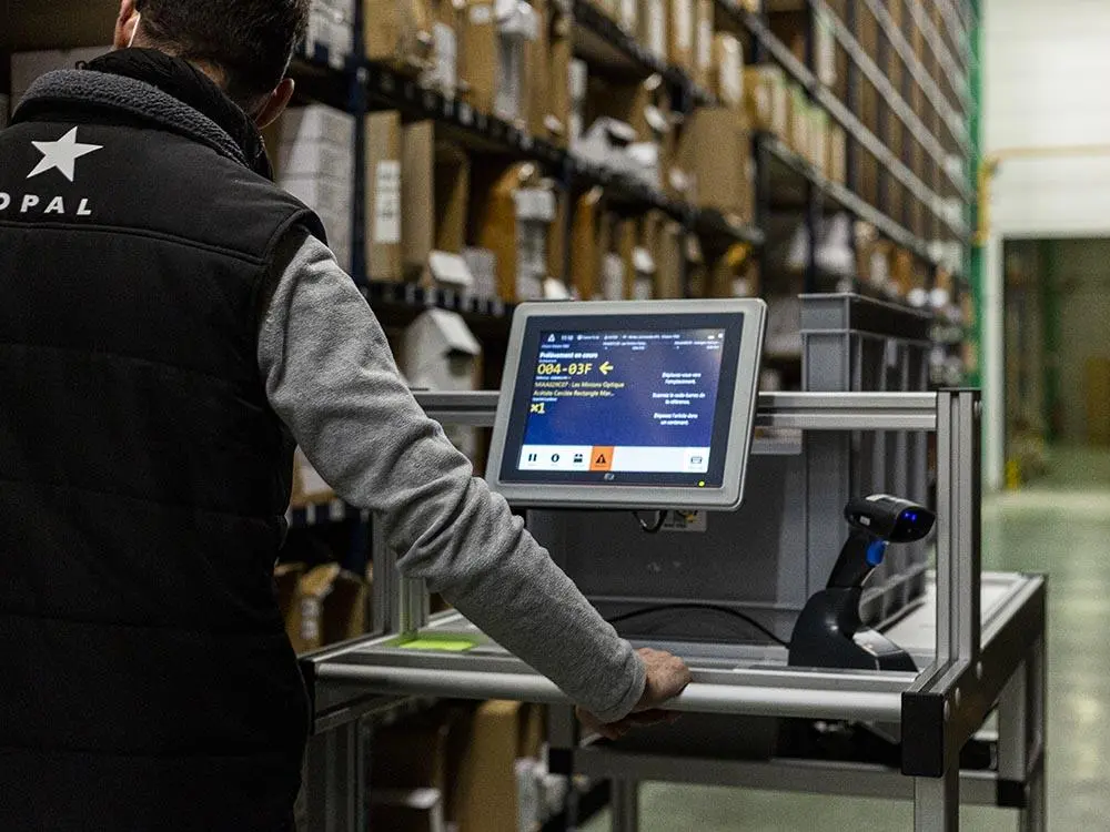 Chariot de picking avec panel PC intégré pour solution Opal