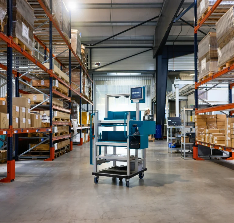 Visuel header - Chariot dans un entrepôt
