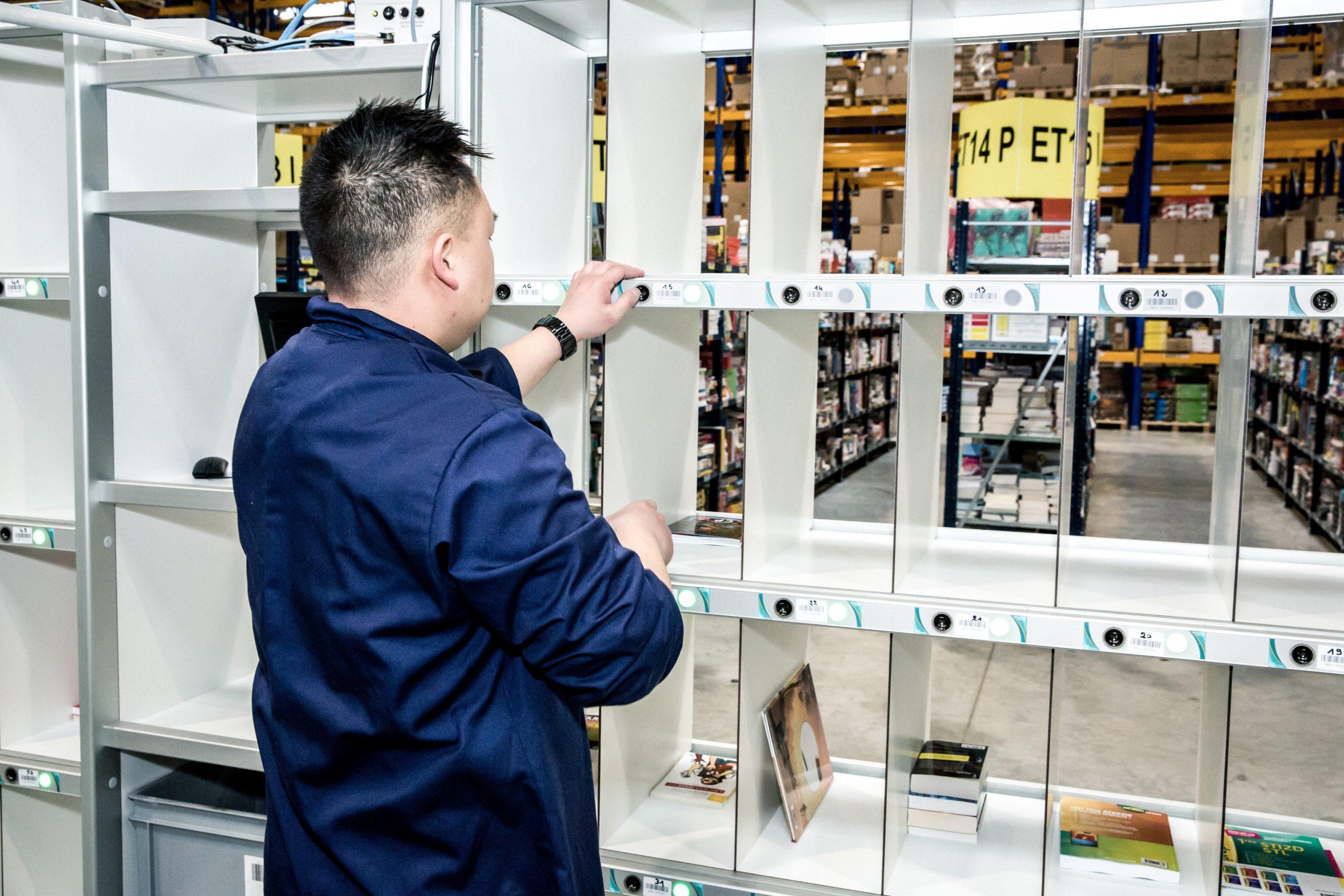 Meubles de cross docking à afficheur Pick / put to light